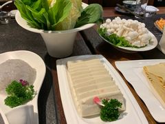 -大匠工房古船木艺术餐厅·猪肚鸡专门店(长白仙岛店)