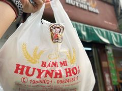-Bánh Mì Huynh Hoa