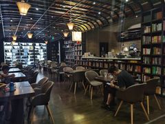 -钟书阁(松江泰晤士小镇店)