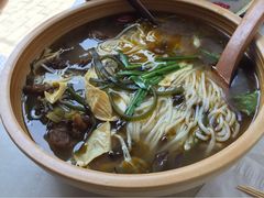 酸菜牛肉米线-石榴姐•山城小馆(创始店)