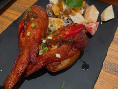 鸡翅包饭配水果色拉-Let's Taipei 非常烘焙(太古里店)
