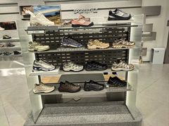 -SALOMON萨洛蒙(青岛海信店)