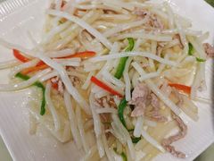芦苇根青椒炒肉丝-艳阳度假酒店·餐厅