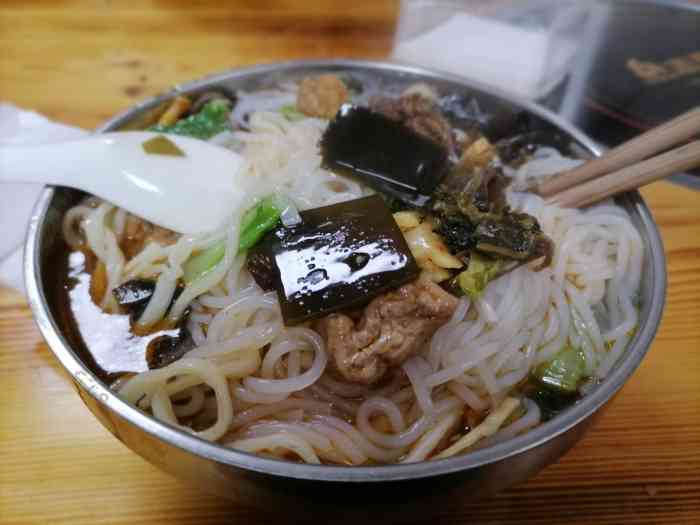 三丰牛肉面-"怎么说呢,位置相当的好,离着出入口很近,.