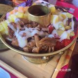 酱料很足，我们四个人吃，最后我们又要了一份冰