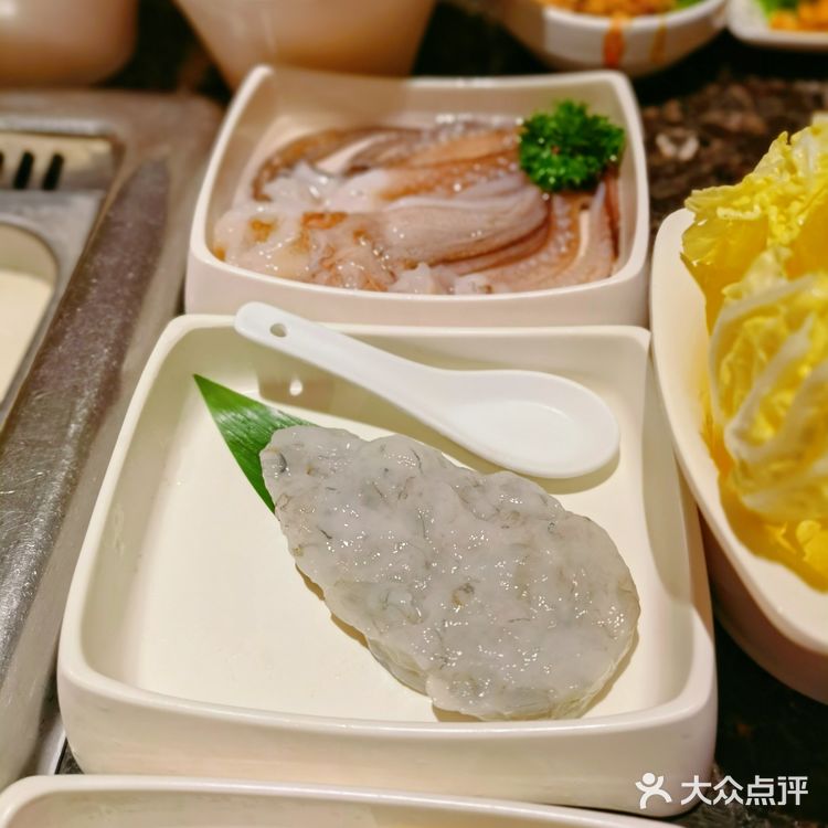 今天的海底捞真的超级划算，还送了两盒月饼[胜利]