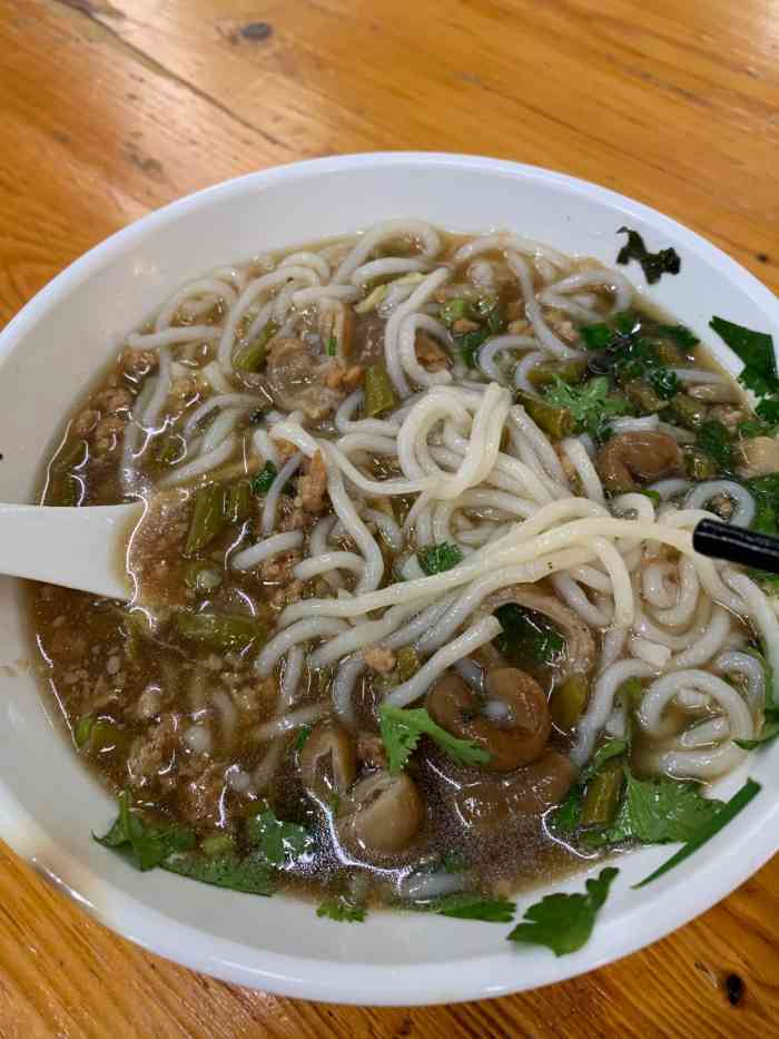 靓姐南宁蒲庙生榨米粉-"听闻广州仅有一家生榨米粉店,工作日跟朋友.