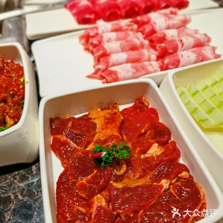 今天的海底捞真的超级划算，还送了两盒月饼[胜利]