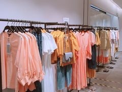 -URBAN REVIVO(高德置地广场·春广场店)