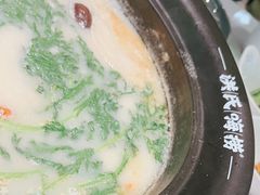 -洪氏嗨捞·广东猪肚鸡·椰子鸡火锅(西咸万象城店)