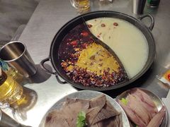 -鹿鸣山草本茶香火锅(园西路店)