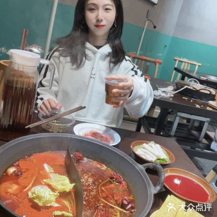 武汉正宗的重庆社区老火锅！