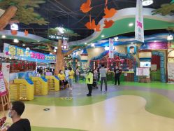 -维佳童话镇演出现场(徐东店)
