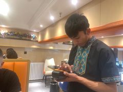 -爱德赫姆抓饭拌面美食