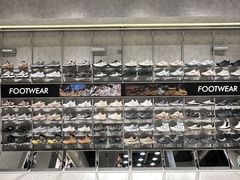 -百年港湾奥特莱斯(香炉礁店)