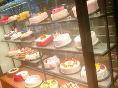面包甜点陈列柜-格瑞思动物奶油生日蛋糕(圆融店)
