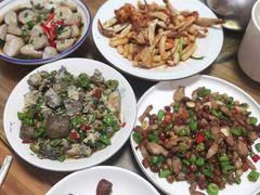 -芦茨金富饭庄·25年老字号·专做稻草鸡