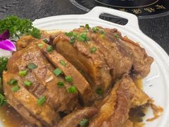 -刘姐啤酒鱼民族演艺餐厅(西街总店)