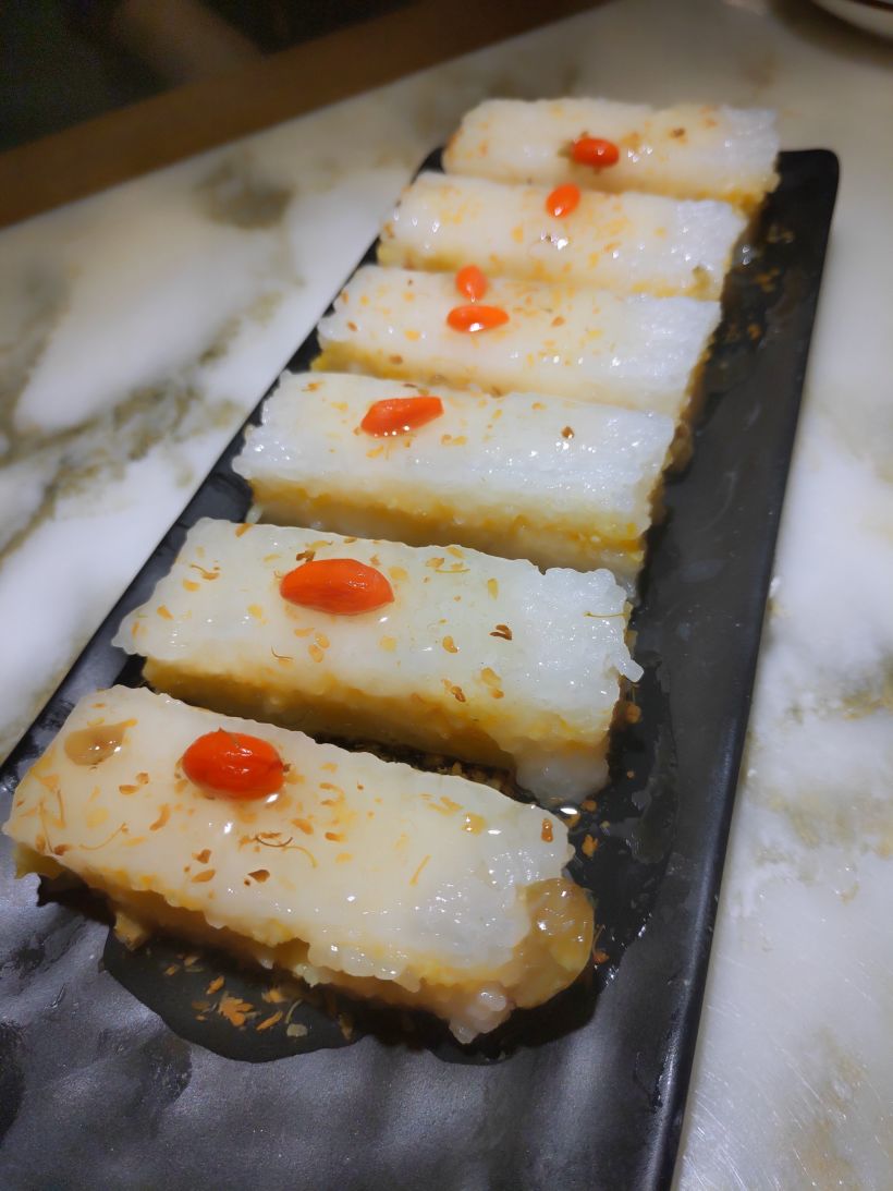 「小米桂花糕」很实在 一人吃一块就饱了 蜂蜜 黄米都很赞 很赞的搭配