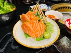 三文鱼刺身-山川小町·极番烧肉(新地假日广场店)