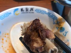 鸭毛-龙聚德北京烤鸭(沙坪坝华宇A馆店)