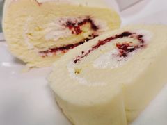 草莓乳酪卷-SKROLL卡特司库·蛋糕定制·生吐司·司康(古北程家桥店)