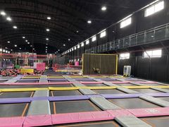 -嘿哟动霸CHUA·新潮玩运动娱乐中心·蹦床滑冰团建乐园