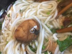 -鸿浩扒猪脚米线