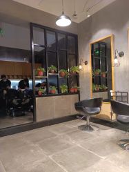 -时尚殿堂明星门店