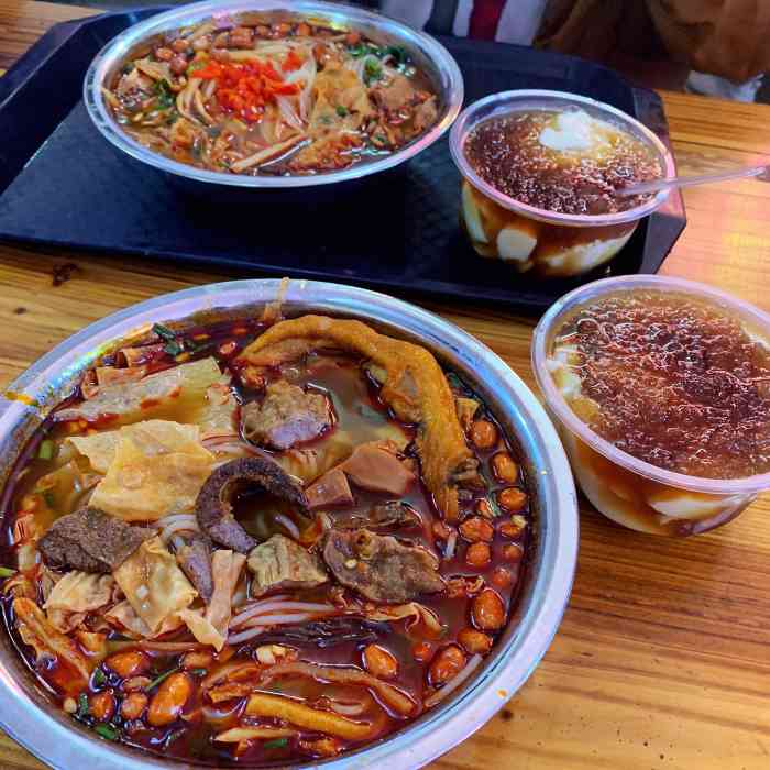 天桥螺蛳粉-"在螺蛳粉飞翔基地附近,因为太偏一直没有来.