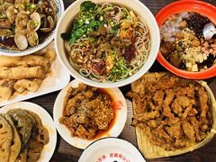 -爆炸头阿姨小四川正宗川味小吃(无任何分店)