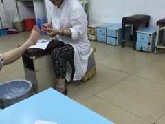 -郏芬芬扦脚服务部(新闸路店)