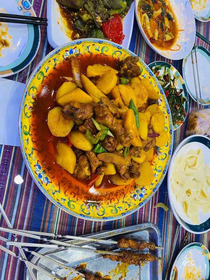 伊佳人餐厅(八里庄店)-"[薄荷]环境:装修风格非常有新疆的特色,.