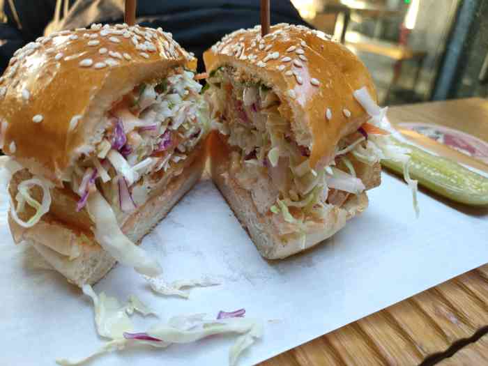 悠航鲜啤slow boat brewery(三里屯店)-"「薯条汉堡」带朋友来 都会