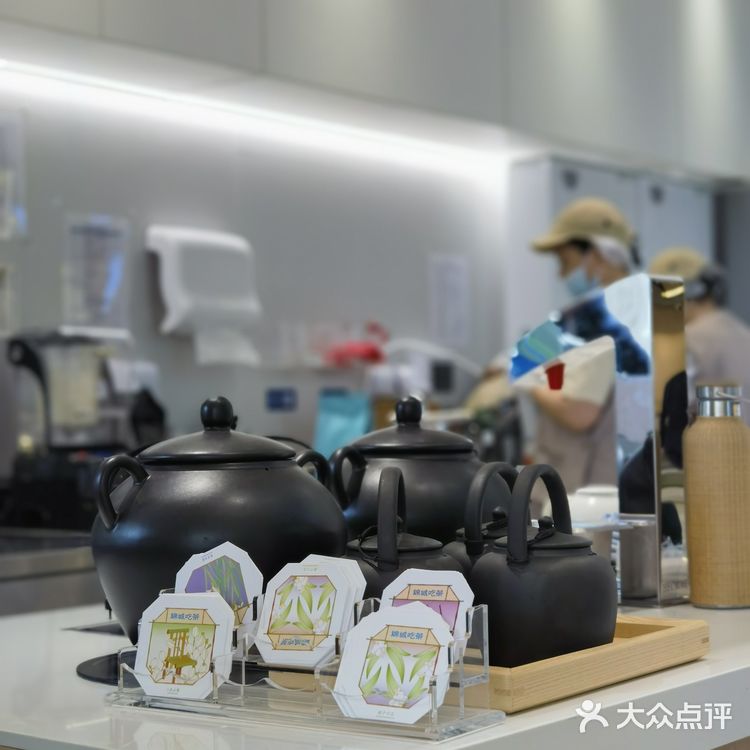 西宸天街请客，逛公园免费喝奶茶