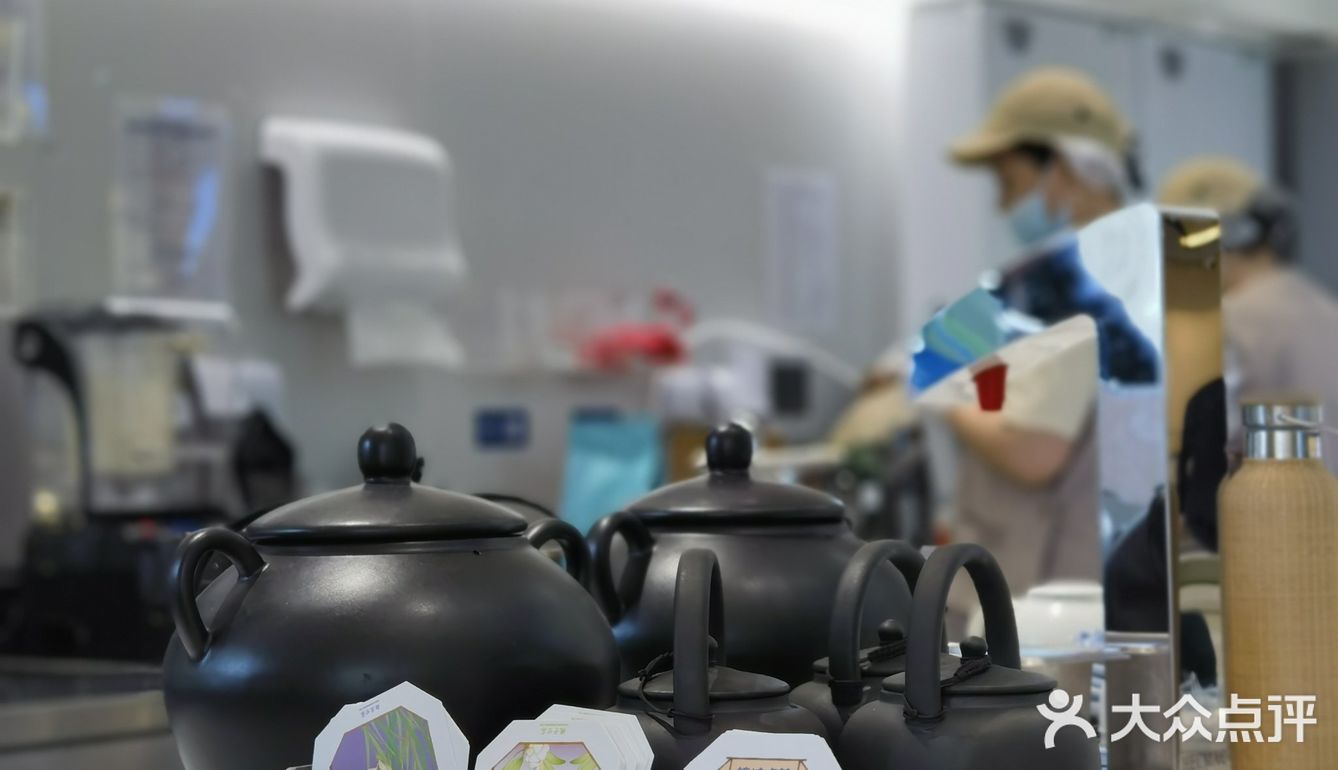 西宸天街请客，逛公园免费喝奶茶