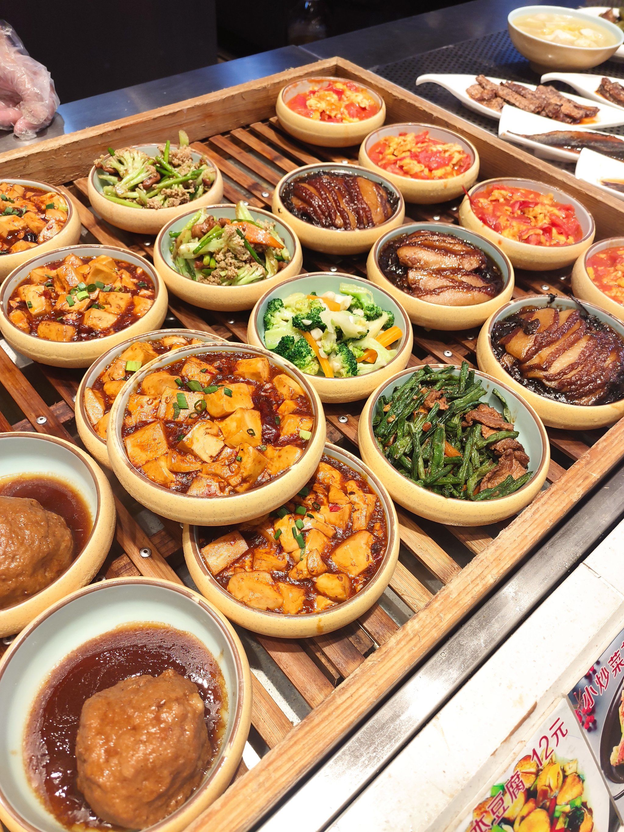 好喜欢这种小碗菜[胜利]一次吃好几样