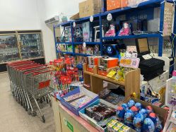 -逝水玩具折扣店