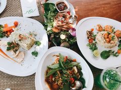 -Chom Cafe and Restaurant