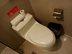 特惠大床房-莫泰酒店(上海虹桥北新泾地铁站天山路店)