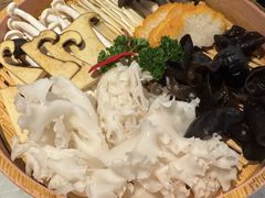 -尚尚仙·酸汤猪手·猪肚鸡火锅(华联万柳购物中心店)