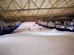 -乔波室内滑雪场