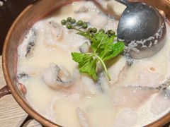 酸汤嫩鱼片-小大董·烤鸭(凤凰汇店)