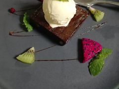 巧克力布朗尼配冰淇淋-HIGH FIVE哈福手工汉堡(桂林路店)