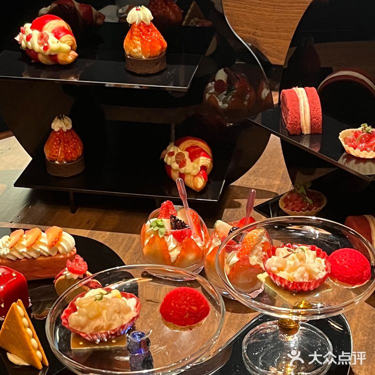 好久没和朋友坐下聊天了选了很多家店最后来到了龍·