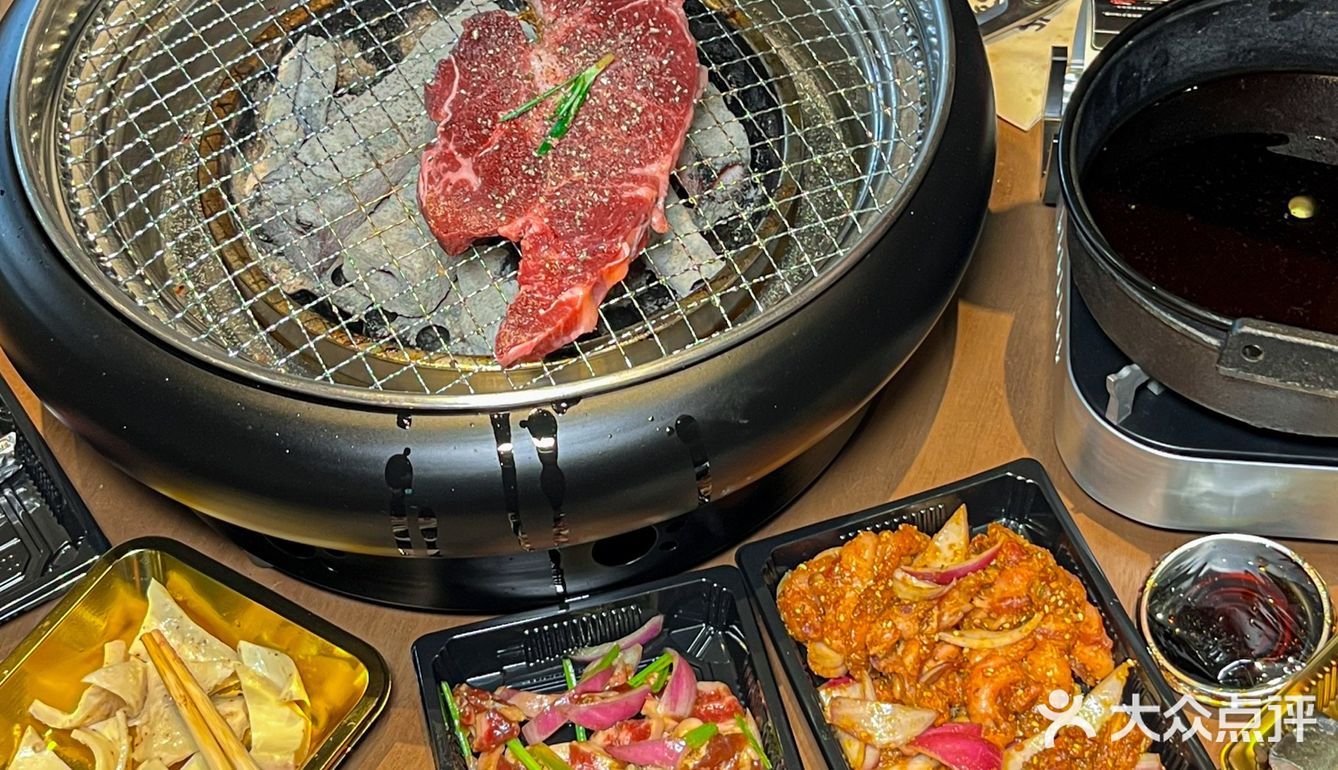 鞍山居民楼下的氛围感烤肉小店！好多新鲜玩意儿