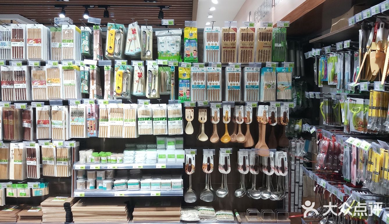 下班直奔超市，抛弃传统的铁锅，相中一口麦饭石的锅