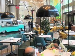 -上海南京路步行街假日酒店