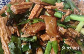 Stir-Fried Pork with Leeks and Tofu Skin