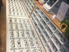 -MiRi眼镜连锁·蔡司·尼康控优点合作店(莘庄店)